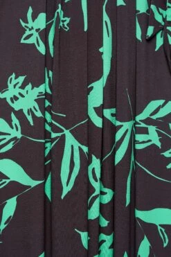 YOURS Curve Green V-Neck Floral Wrap Dress -JOICY Clothing Shop 34203dc5 c4b1 47 302156 Z