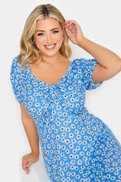 YOURS PETITE Curve Blue Daisy Print Ruched Front Dress -JOICY Clothing Shop 3d57a78b f7f8 4f 174547 D