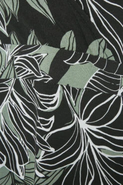 YOURS Curve Black Leaf Print V-Neck Midaxi Dress 9 YOURS Curve Black Leaf Print V-Neck Midaxi Dress -JOICY Clothing Shop 5ee17306 fb25 4c 302227 Z