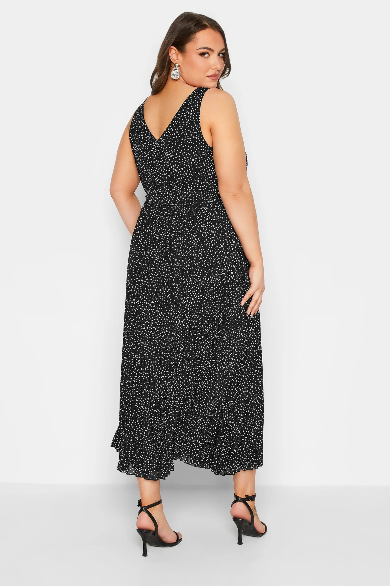 YOURS LONDON Curve Black Spot Print Pleated Maxi Dress 2 YOURS LONDON Curve Black Spot Print Pleated Maxi Dress - Image 2