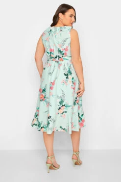 YOURS LONDON Curve Green Floral Print Double Ruffle Wrap Dress 7 YOURS LONDON Curve Green Floral Print Double Ruffle Wrap Dress -JOICY Clothing Shop 692625a3 1fb9 45 162053 C