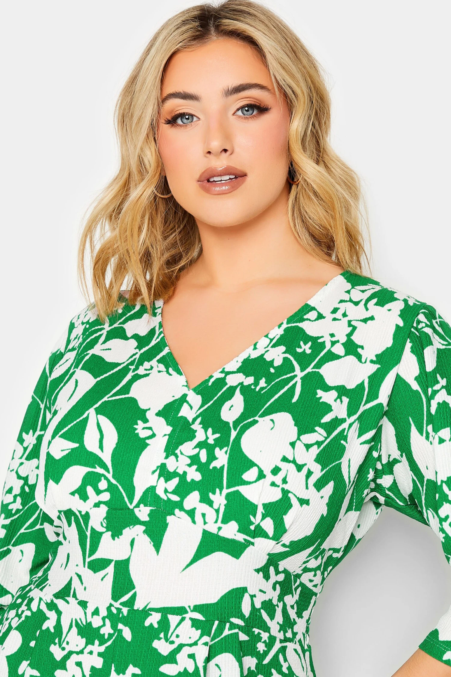 YOURS Curve Green Floral Split Front Dress 3 YOURS Curve Green Floral Split Front Dress - Image 3