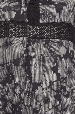 YOURS Curve Black Floral V-Neck Lace Dress -JOICY Clothing Shop 829ca0db 8185 4d 301886 z