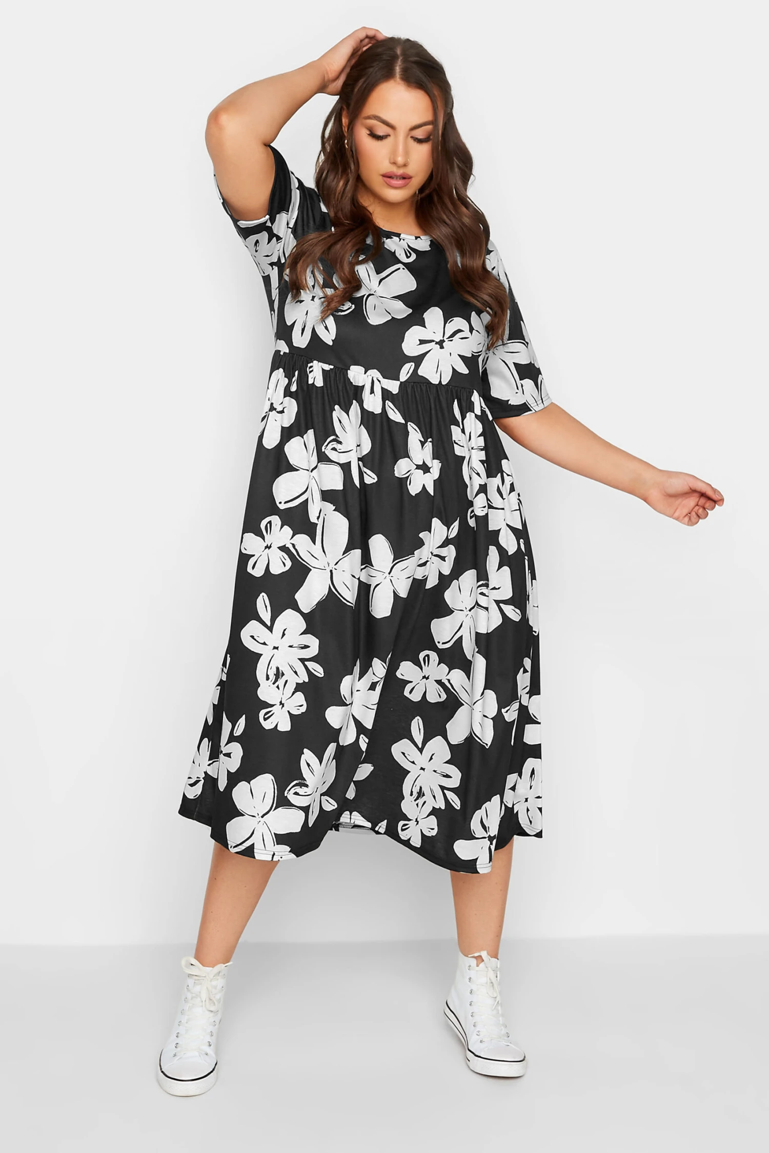 LIMITED COLLECTION Curve Black Floral Print Midaxi Smock Dress 1 LIMITED COLLECTION Curve Black Floral Print Midaxi Smock Dress