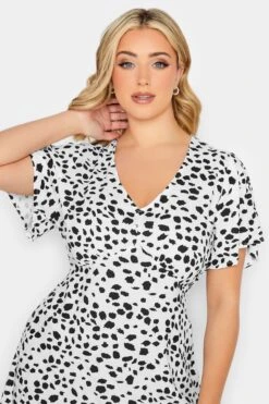 YOURS PETITE Curve White Dalmatian Print Midi Tea Dress -JOICY Clothing Shop c0b1ca57 2bcd 43 174504 D