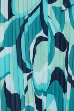 YOURS LONDON Curve Blue Abstract Print Pleated Maxi Dress 9 YOURS LONDON Curve Blue Abstract Print Pleated Maxi Dress -JOICY Clothing Shop f94d9cc4 bced 47 162057 Z